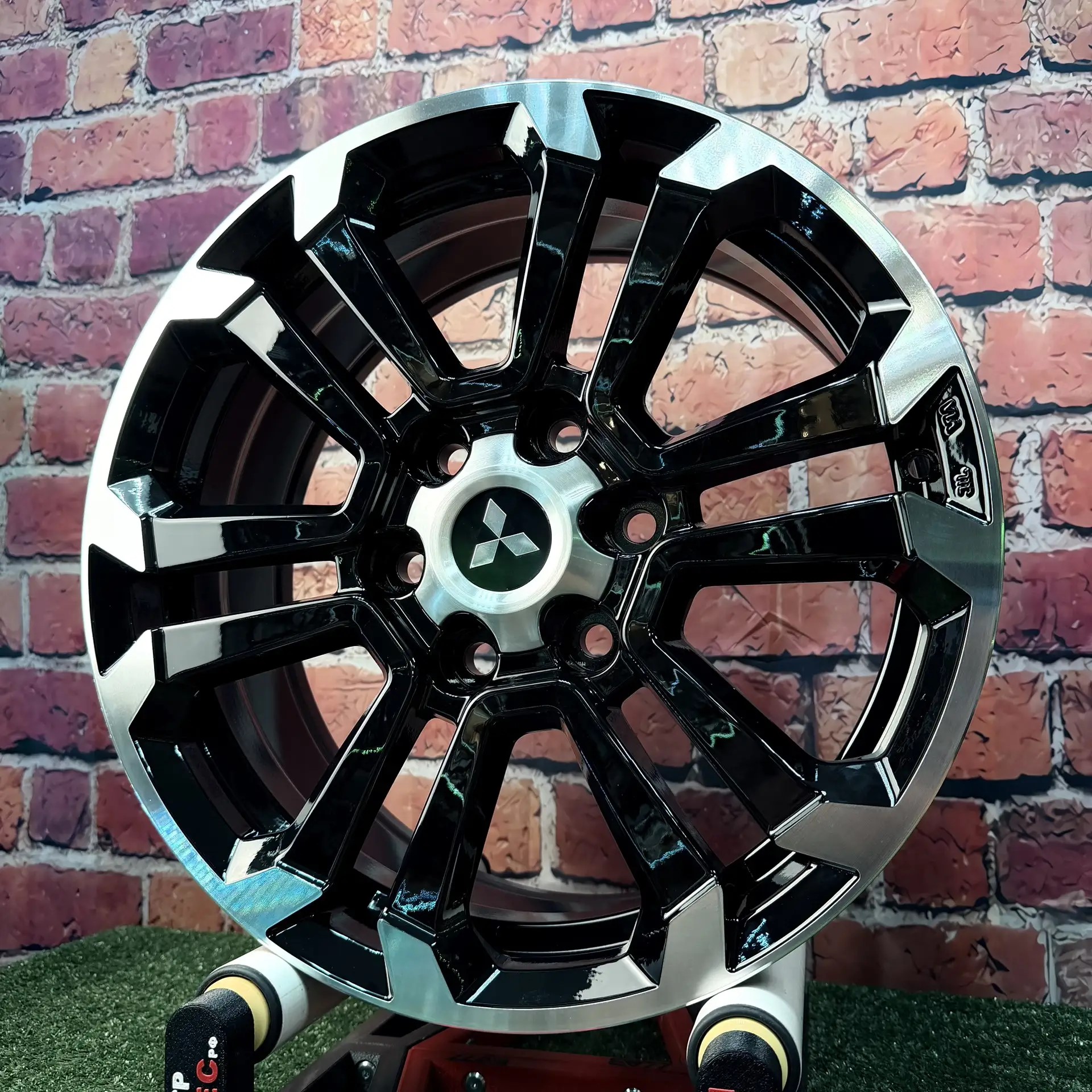 Mitsubishi 18 j7.5 6x139.7 ET30 D67,1