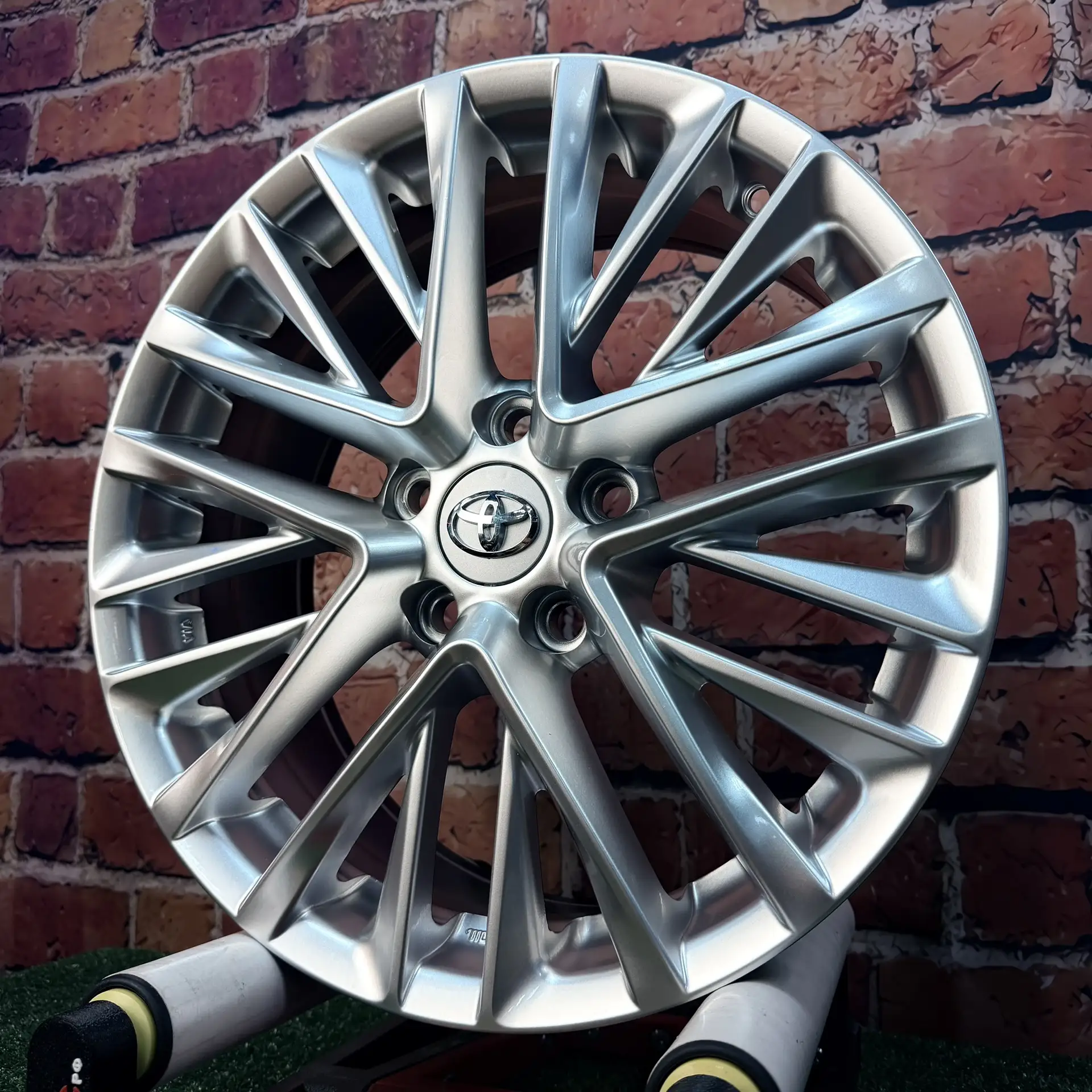 Toyota стиль 17 j7 5/114,3 et40 dia60.1 пресс/шайба Сильвер 